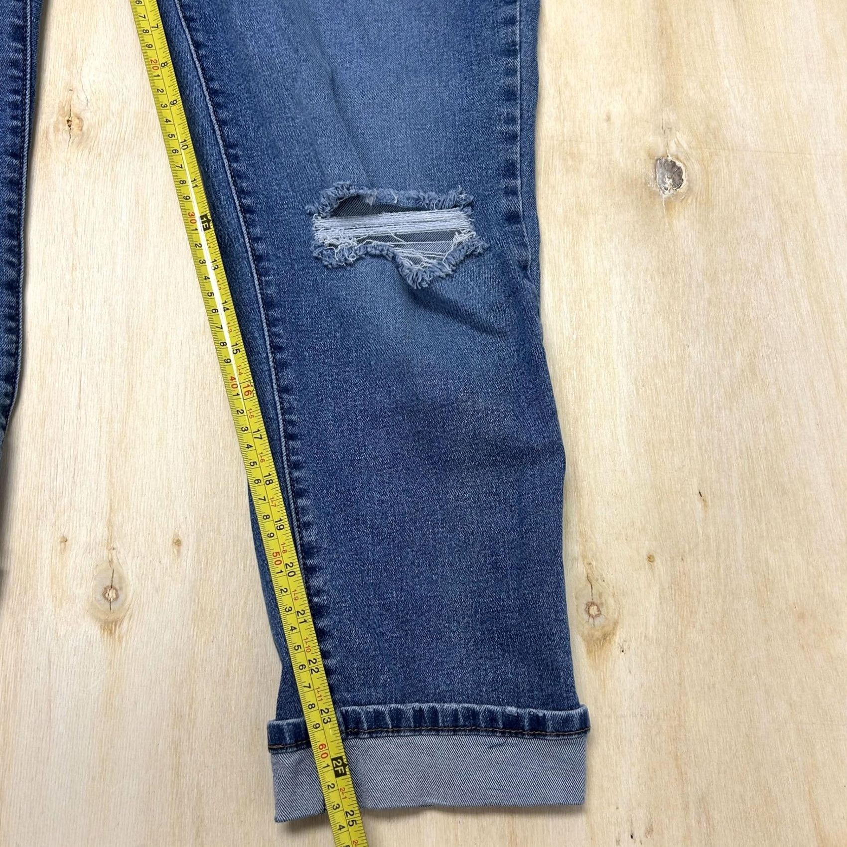 Denizen DENIZEN from Levi's Boyfriend Jeans Womens 8 29W Medium Wash Distressed Denim Size 30" / US 8 / IT 44 - 7 Thumbnail