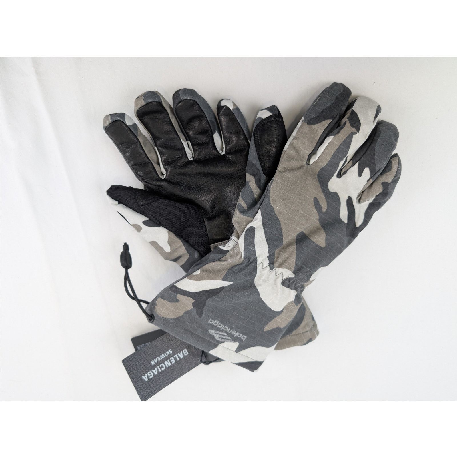 Balenciaga o1rshd1 Size: M / Ski Gloves in Camo / Grey / White Size ONE SIZE - 9 Thumbnail