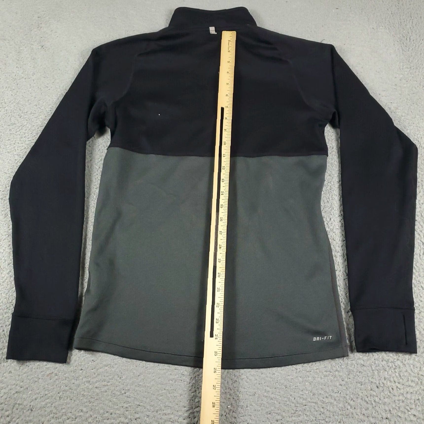 Nike Nike Pullover Sweater Womens Size S Black/Gray 1/4 Zip Mock Neck Pockets Size S / US 4 / IT 40 - 6 Thumbnail