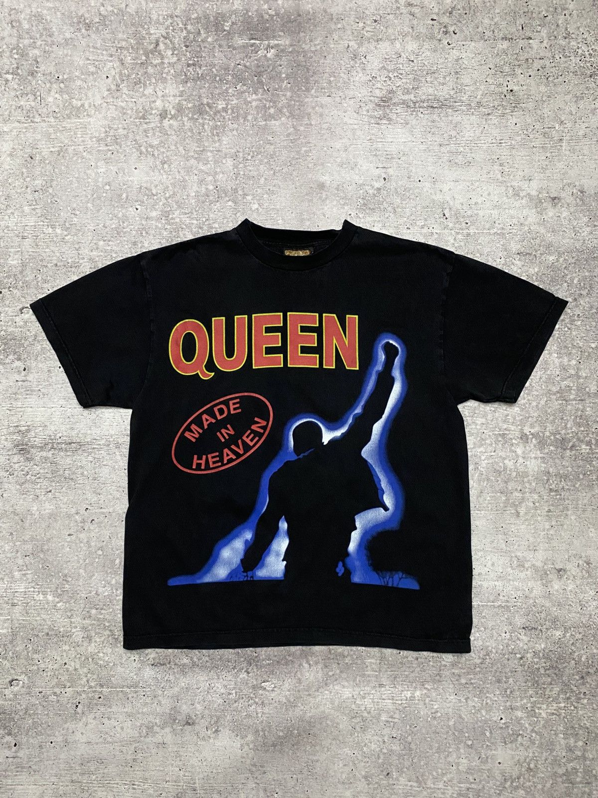 Vintage 🔥Queen vintage tour t shirt Size US L / EU 52-54 / 3 - 1 Thumbnail