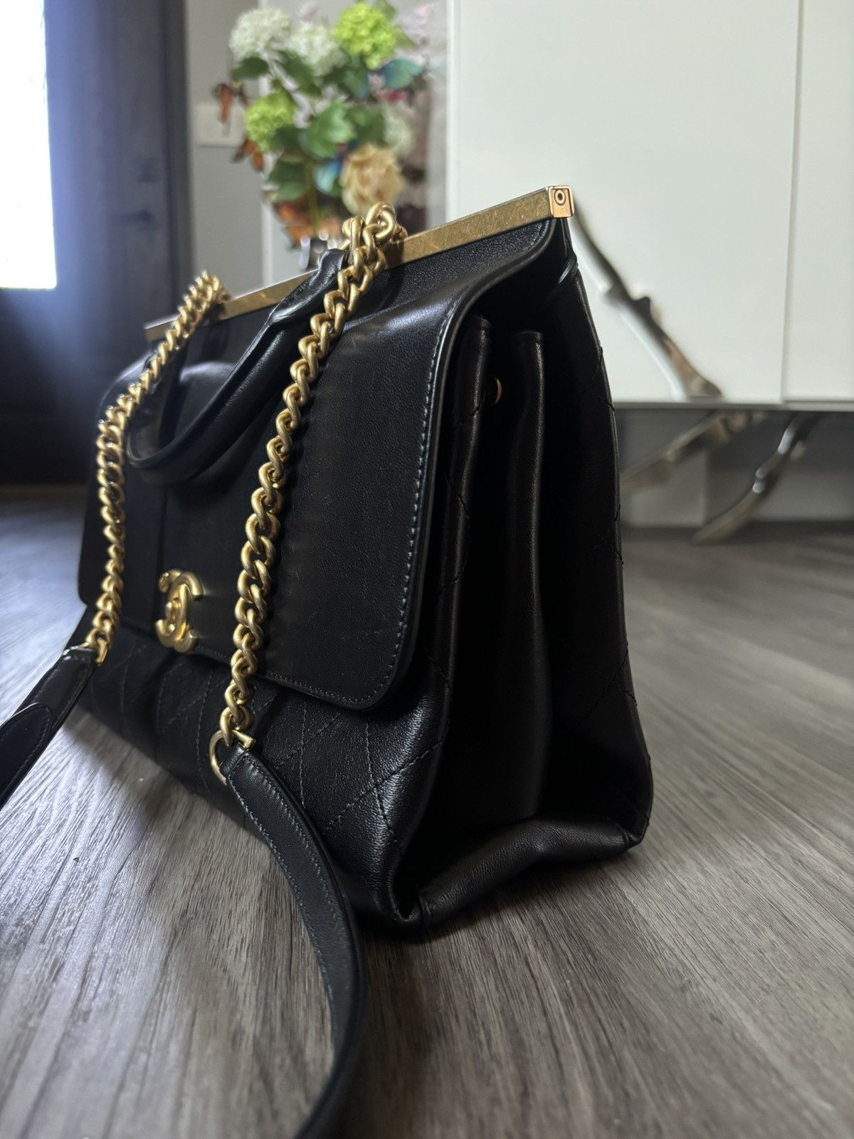 Chanel Coco Chanel Luxe Leather Handbag Size ONE SIZE - 5 Thumbnail