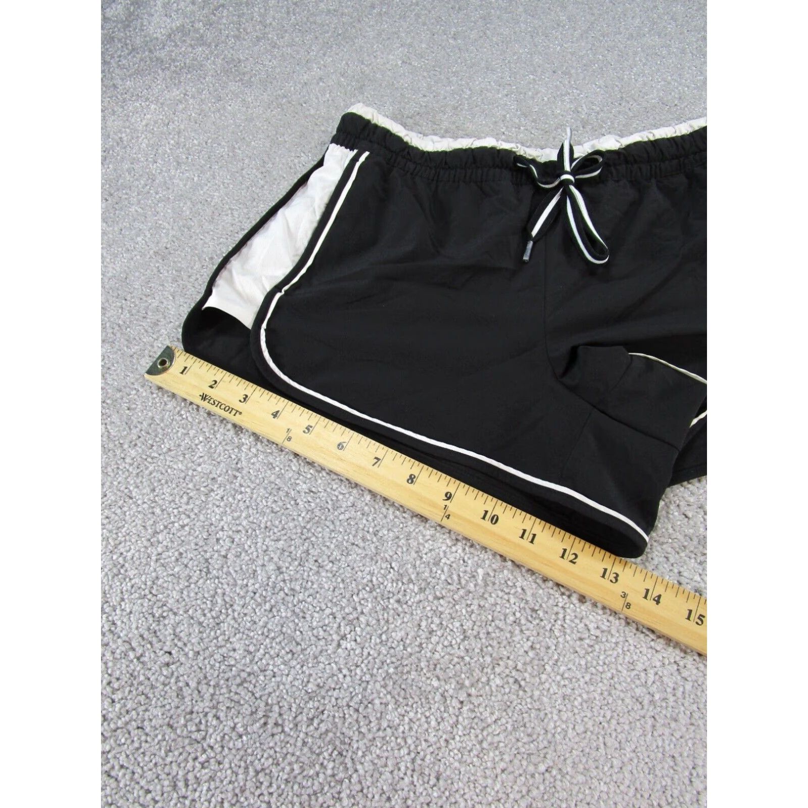 Athleta Athleta Colorblocked Nylon Athletic Shorts Womens Size 6 Black/Gray Size 28" / US 6 / IT 42 - 3 Thumbnail