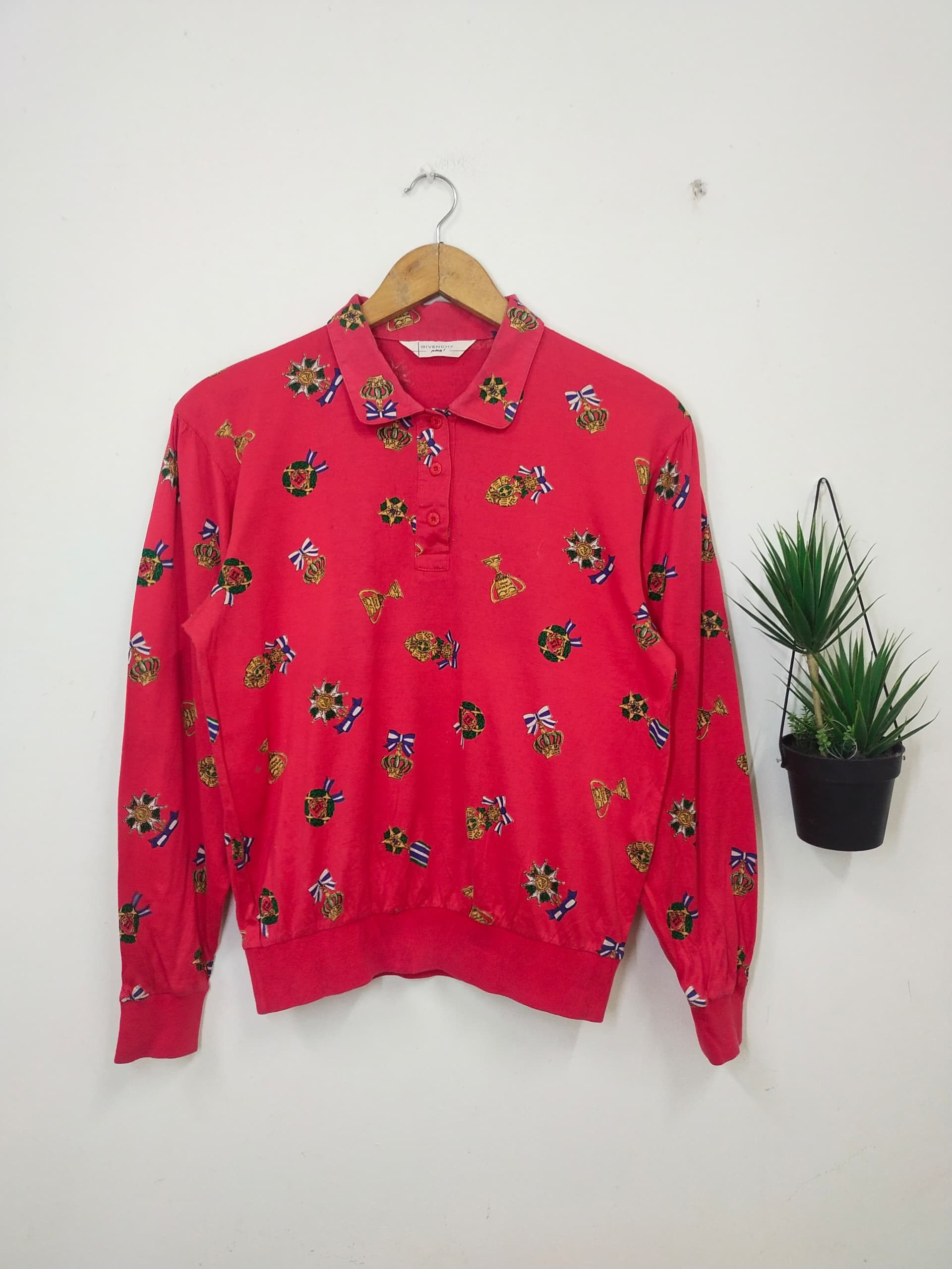 Givenchy Vintage Givenchy Play luxury full printed collar t shirt Size L / US 10 / IT 46 - 1 Thumbnail