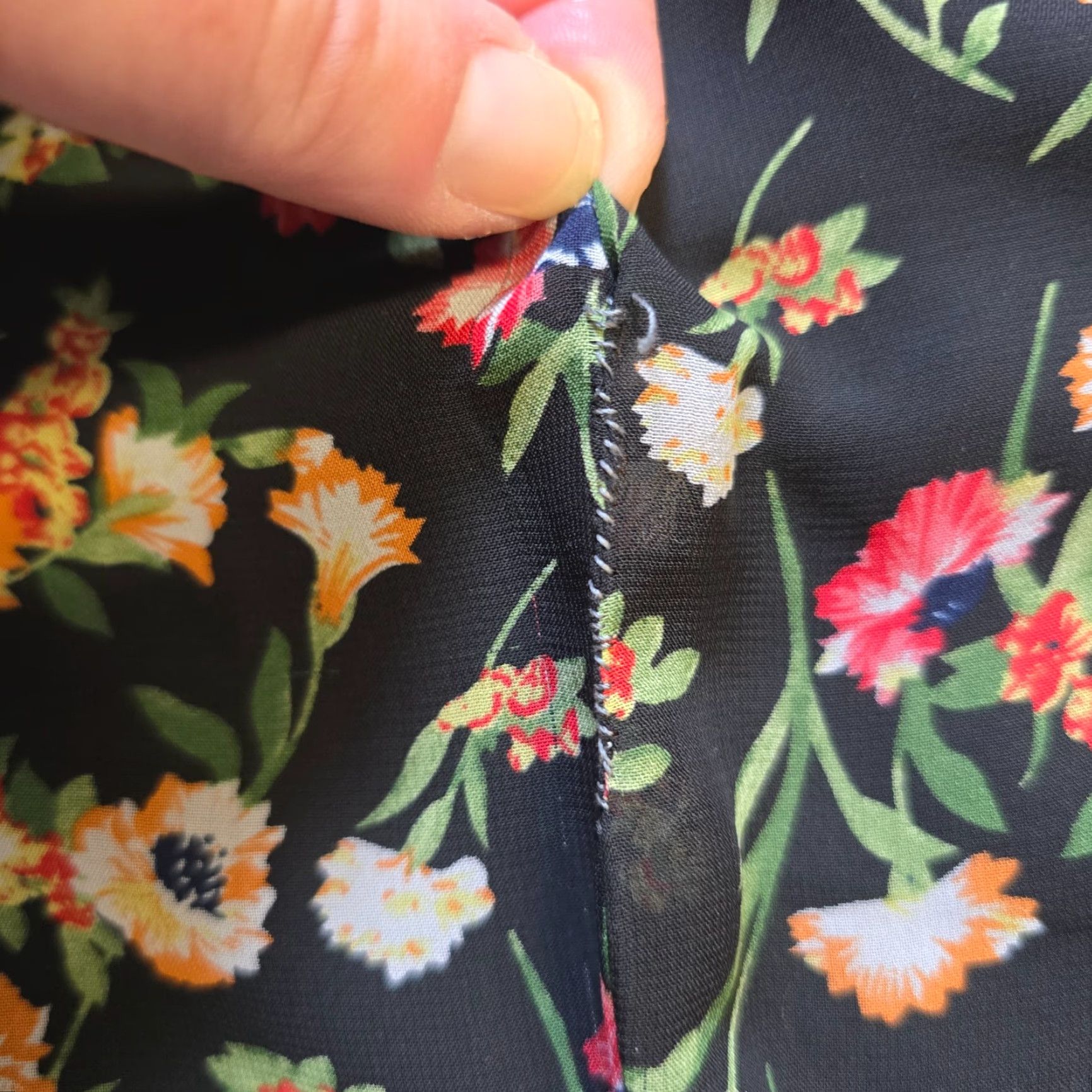 Betsey Johnson Betsey Johnson Dress Womens Size 2 Black Floral A-Line V-Neck Cocktail Party - Knee Length, Short Sleeve, Lined, Polyester Chiffon, Cap Sleeve, Zip Size XS / US 0-2 / IT 36-38 - 7 Thumbnail
