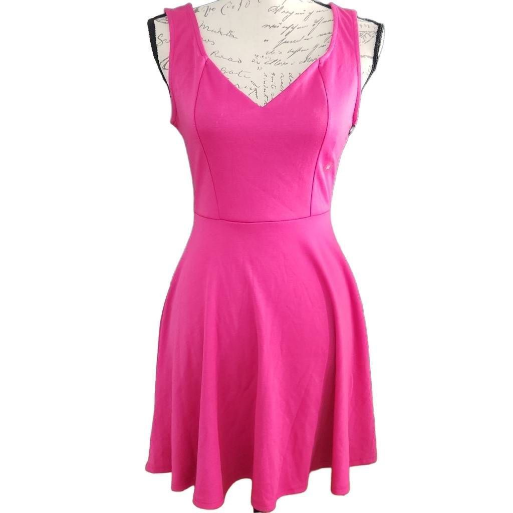 Kirra Kirra Women's Size Medium Pink Heart Cutout V-Neck Skater Dr Size M / US 6-8 / IT 42-44 - 1 Thumbnail