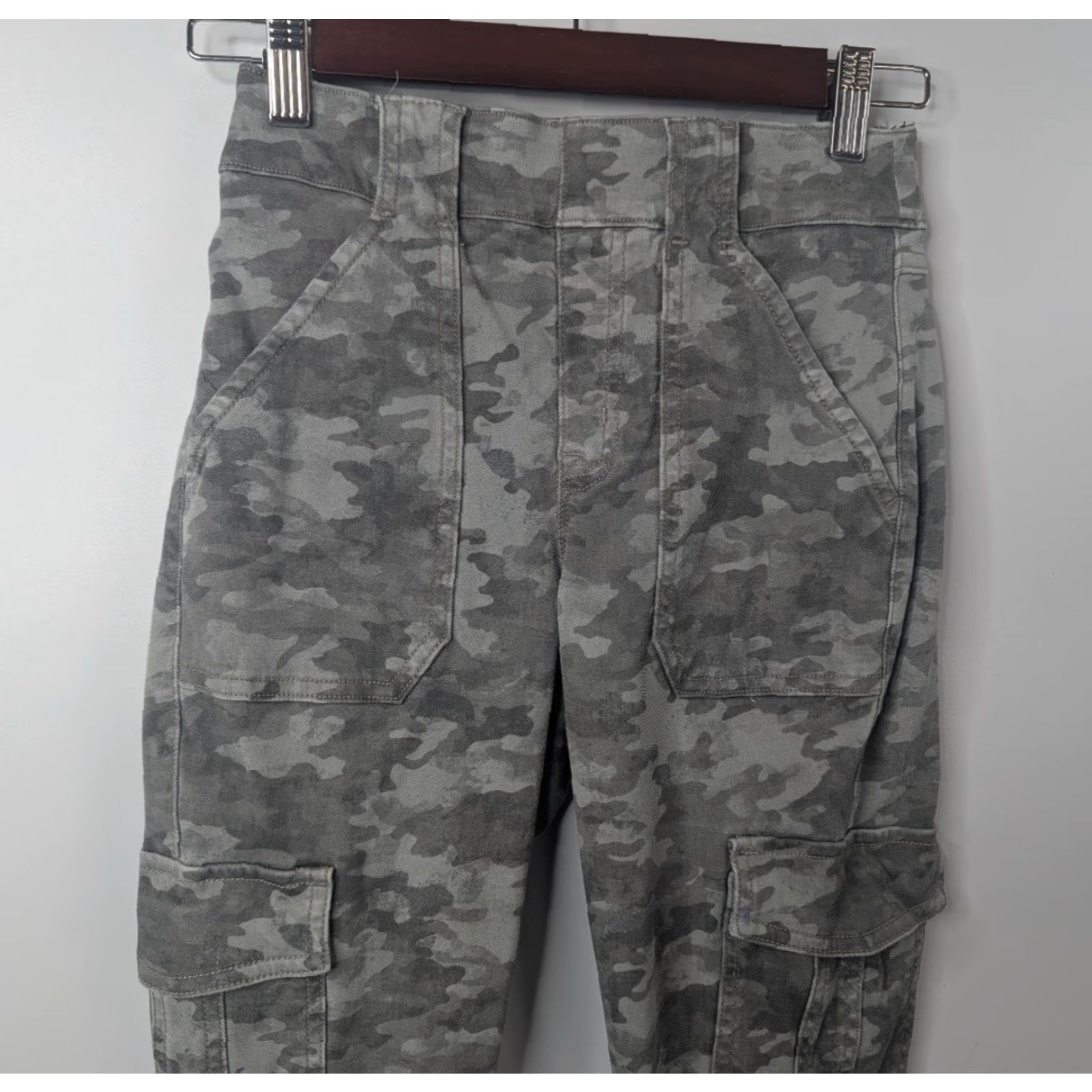 Spanx Spanx Stretch Twill Cargo Ankle Pants Gray Olive Camo Womens Small Petite 20311Q Slim Pockets Button Cargo Pants Size 28" / US 6 / IT 42 - 3 Thumbnail