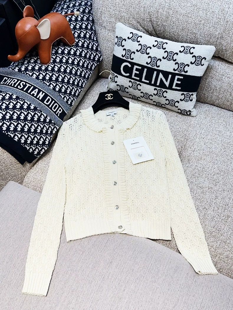Chanel Chanel 25C beige ruffled long-sleeved knitted cardigan co Size XS / US 0-2 / IT 36-38 - 1 Thumbnail