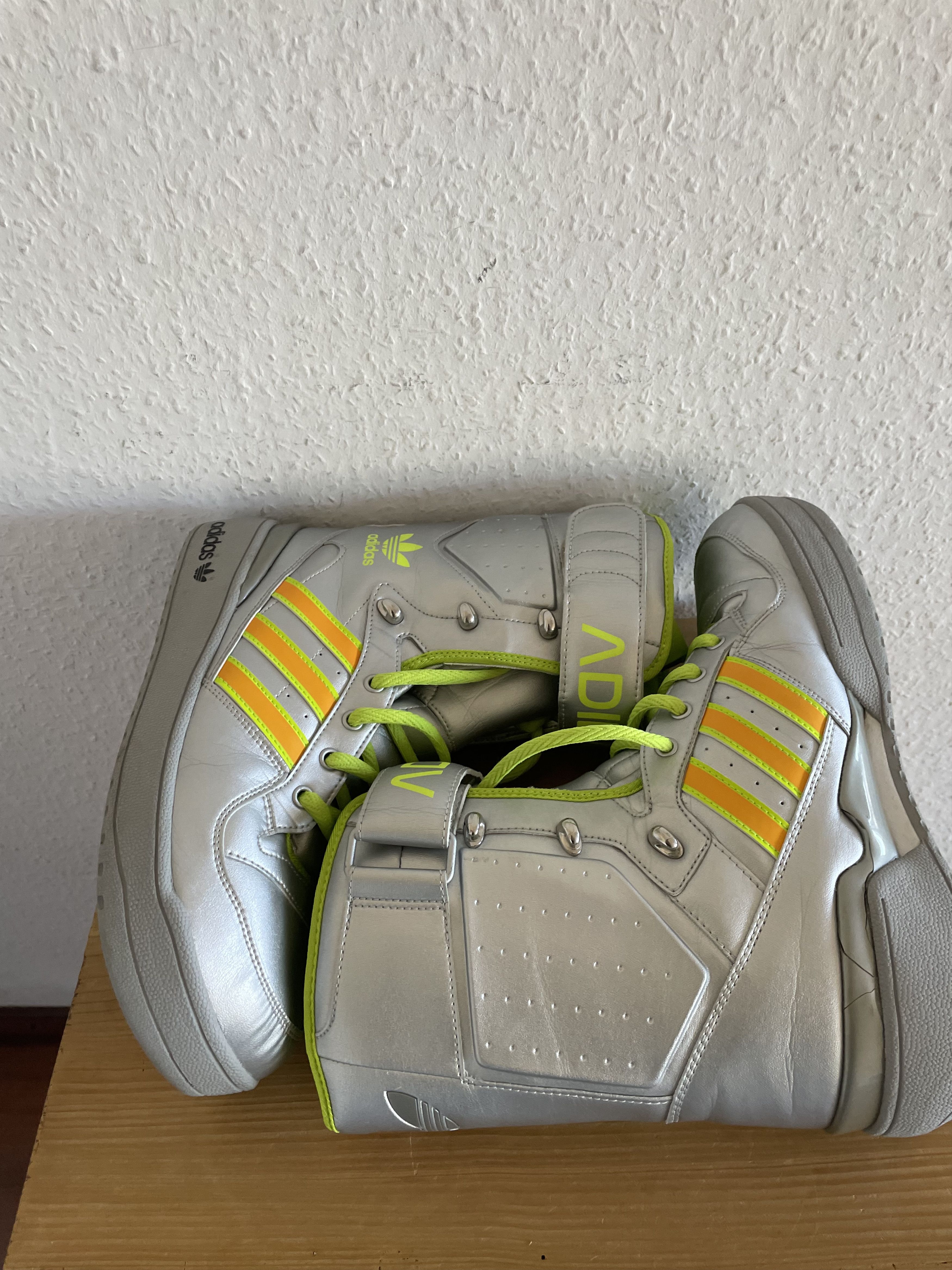Adidas × Jeremy Scott JS Snow Moon Boot Silver Neon Size US 9.5 / EU 42-43 - 1 Thumbnail
