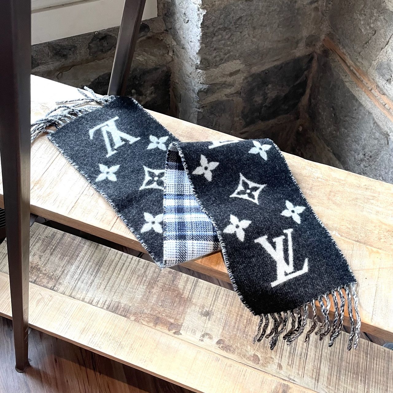 Louis Vuitton Louis Vuitton Mini Reykjavik Monogram Cashmere Scarf Size ONE SIZE - 2 Thumbnail