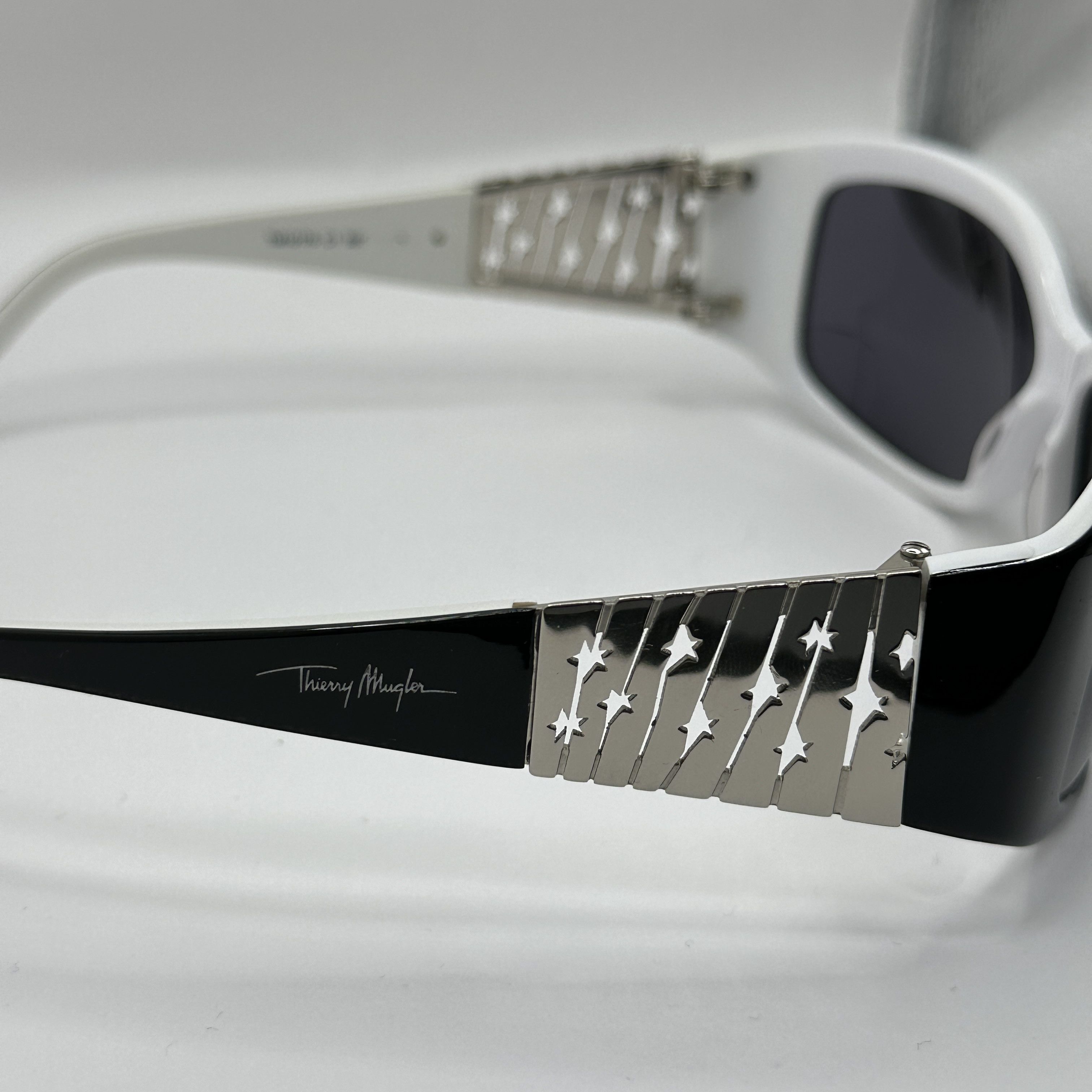 Thierry Mugler Vintage Avant Garde Thierry Mugler Stars Sunglasses Y2K Size ONE SIZE - 4 Thumbnail