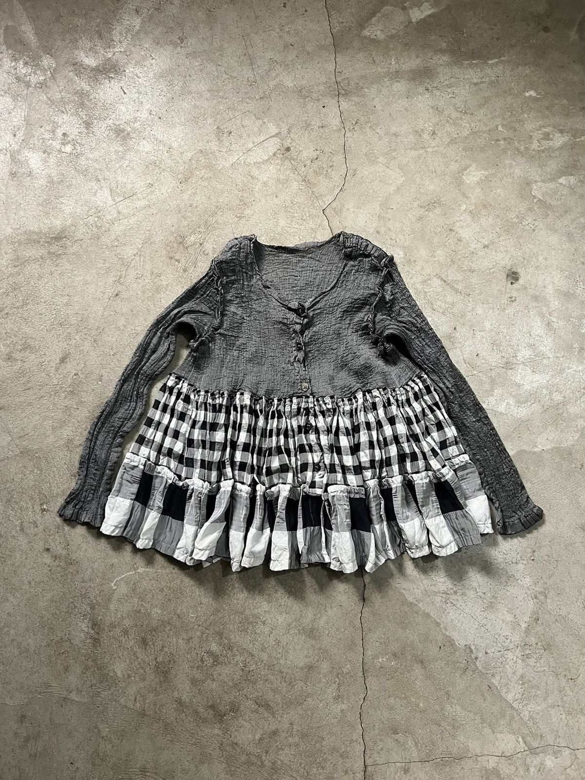 Issey Miyake × Japanese Brand × Pleats Please Issey Miyake Issey Miyake Me Pleated Grey Checkered Womens Top Size S / US 4 / IT 40 - 1 Thumbnail