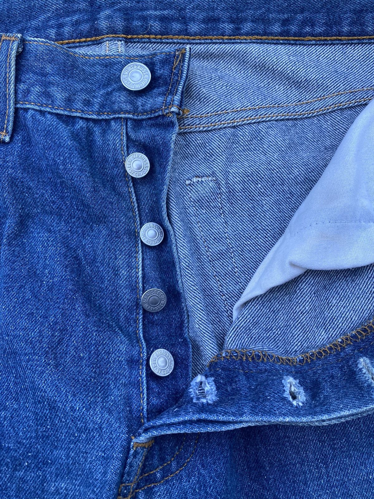 Levi's 90s Vintage Levis 501 Buttonfly Size US 32 / EU 48 - 9 Thumbnail