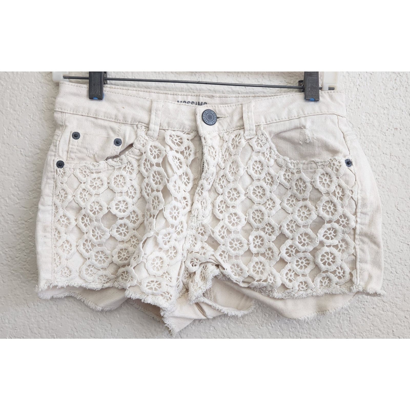 Other Mossimo Cream Frayed Hem Crochet Front Denim Short 5 Juniors Size 28" / US 6 / IT 42 - 1 Thumbnail