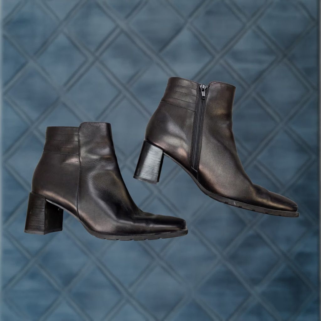 Ecco ECCO Boots Womens Size 7 38 Black Leather Ankle Zip Block Heel Booties Size US 7 / IT 37 - 1 Thumbnail