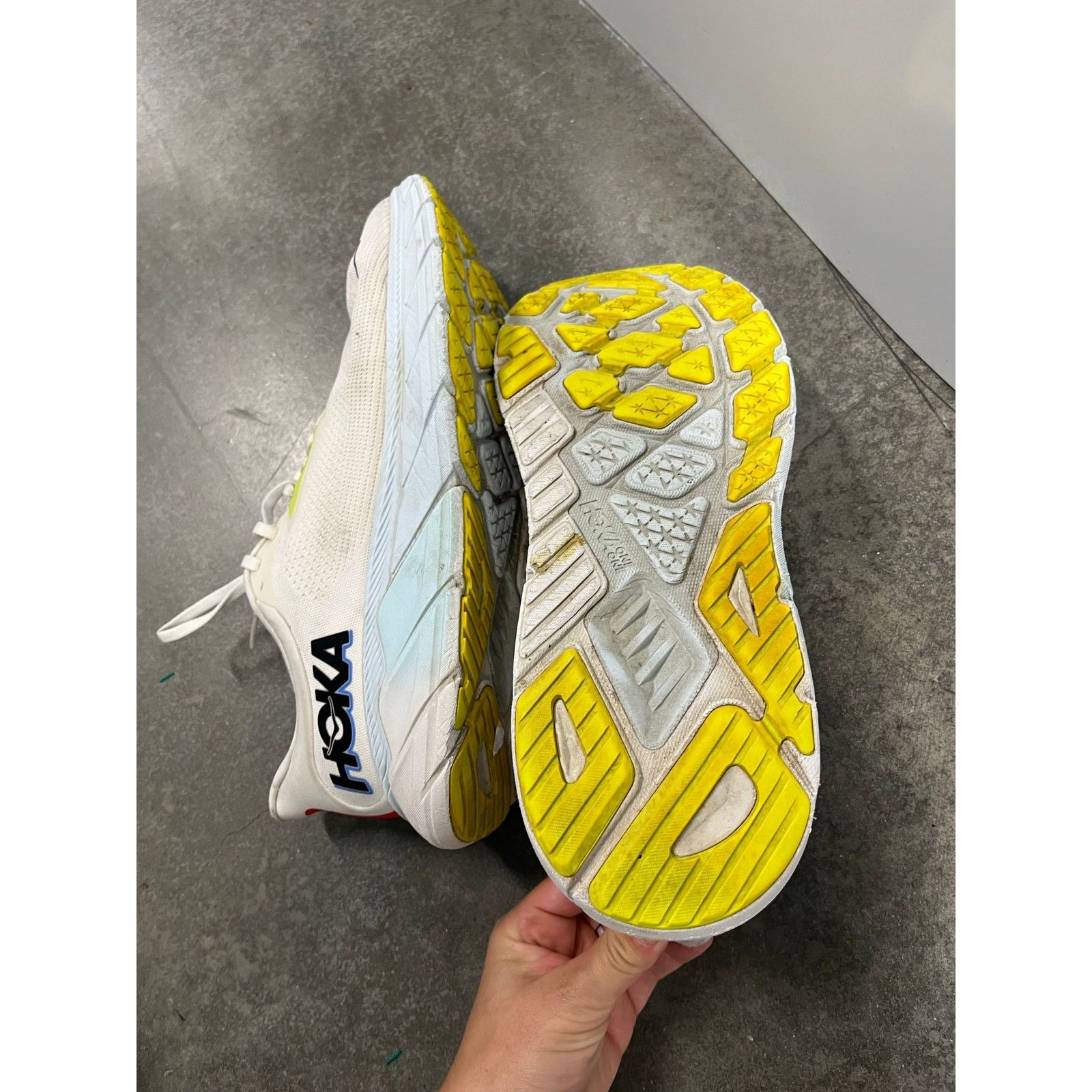 Hoka Hoka Arahi 7 White Running Shoes. Mens Size 12 2E Size US 12 / EU 45 - 6 Thumbnail