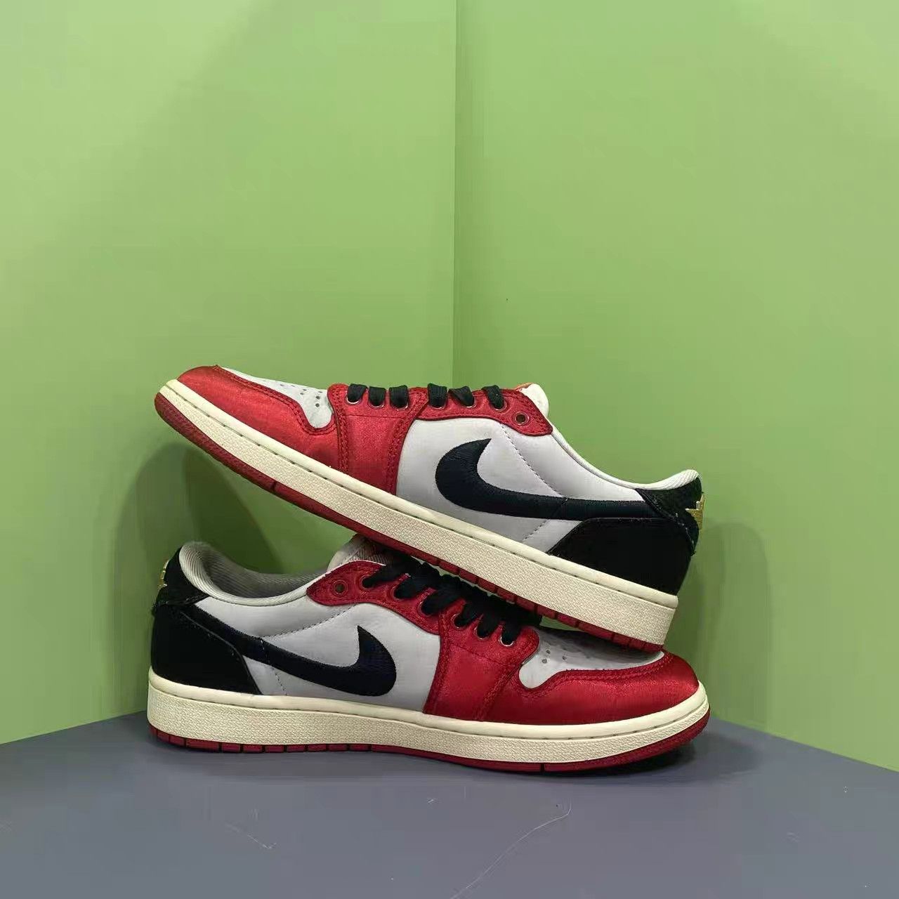 Jordan Brand Trophy Room x Air Jordan 1 Low Basketball Shoes K15 Size US 9 / EU 42 - 4 Thumbnail