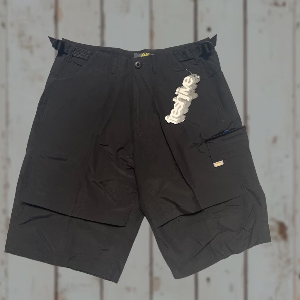 Freshjive VINTAGE Freshjive Nylon Shorts Windbreaker 1990s Y2K Skate Streetwear NWT L Black Mens Size US 33 - 1 Thumbnail