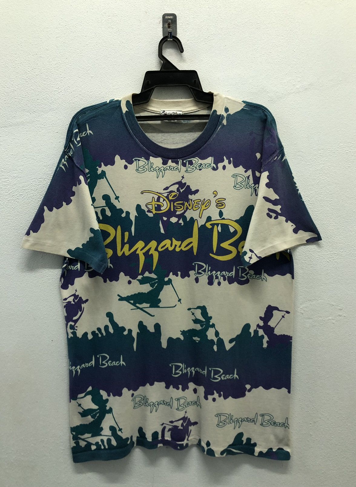 Disney Vintage Walt Disney World Blizzard Beach Made In Usa T-Shirt Size US L / EU 52-54 / 3 - 1 Thumbnail