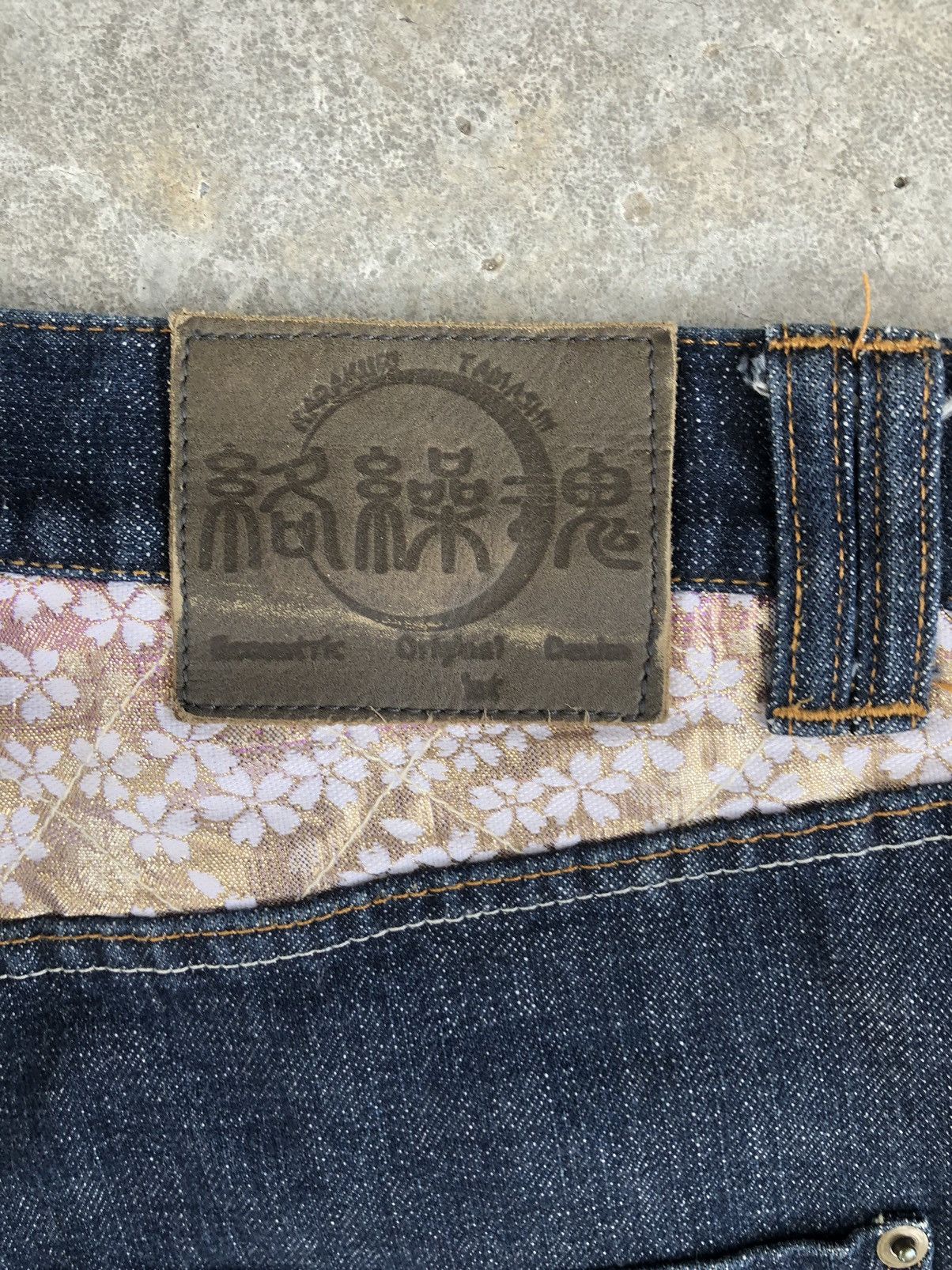 Karakuri Tamashii Karakuri Tamashii Embroidered Jeans Distressed Jeans Size US 32 / EU 48 - 16 Thumbnail