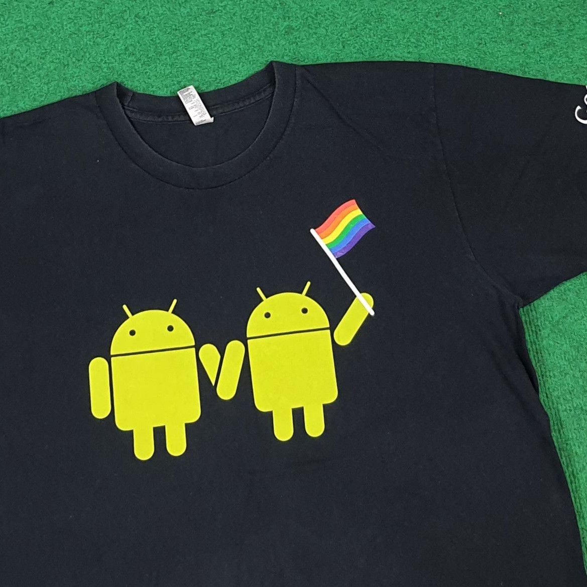 Vintage Vintage Google Android LGBTQ Promo Tshirt C285N59 Size US L / EU 52-54 / 3 - 2 Thumbnail