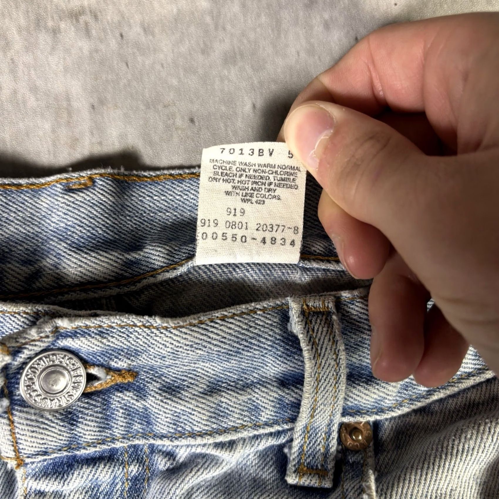 Levi's VINTAGE Levi's 550 Jeans Blue Light Wash Straight Mens 34x33 90s USA Size US 34 / EU 50 - 7 Thumbnail