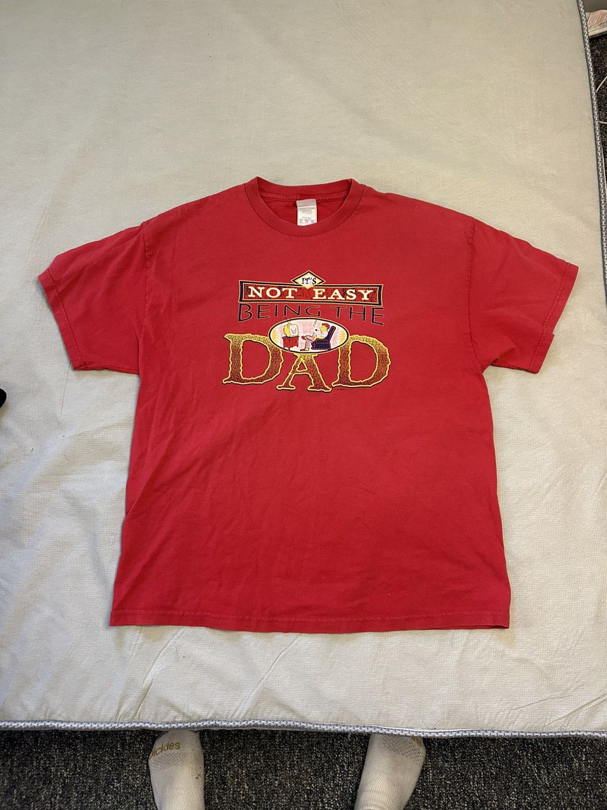 Gildan Vintage 2000s Dad Sitting Easy Chair Beer Television T-Shirt Size US XL / EU 56 / 4 - 1 Thumbnail
