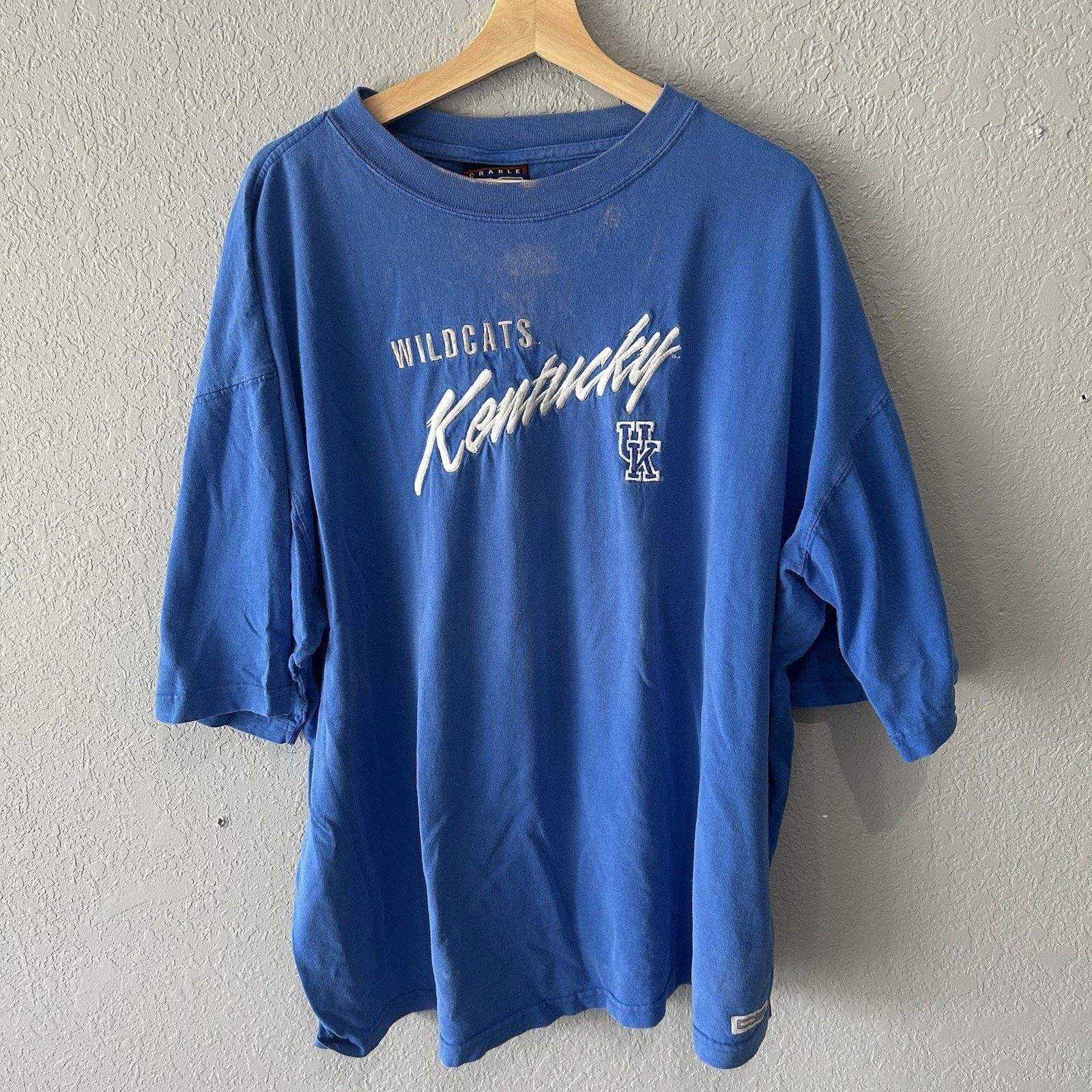 Vintage Vintage Embroidered University Of Kentucky Wildcats Tshirt M Size US XXL / EU 58 / 5 - 1 Thumbnail