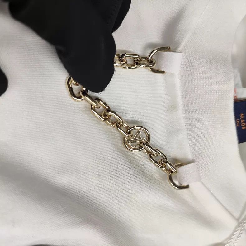 Louis Vuitton Louis Vuitton Black Pegasus Embroidered White short sleeve Size US L / EU 52-54 / 3 - 6 Thumbnail