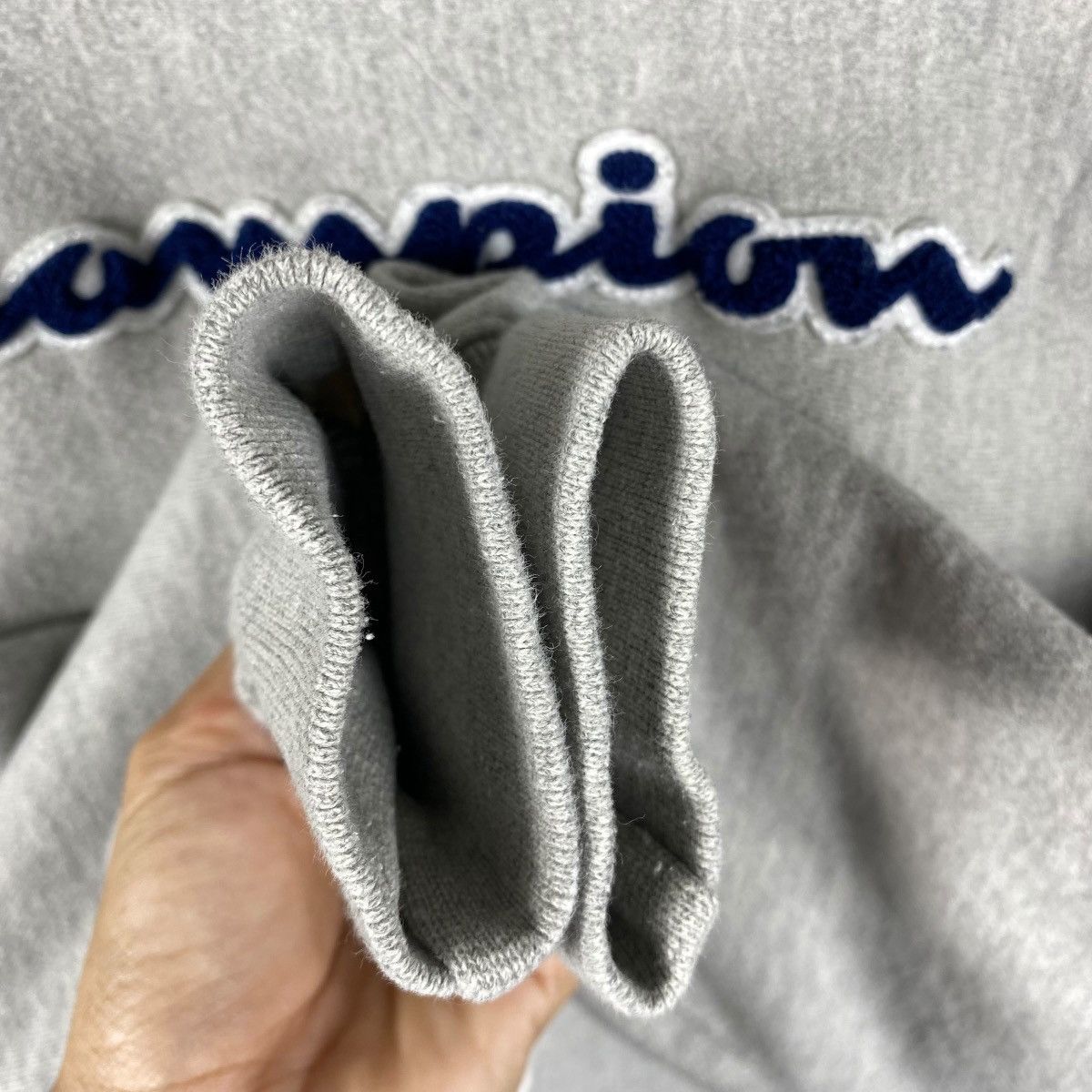 Champion × Vintage Vintage 00's CHAMPION Reverse Weave Embroidery Logo Crewneck Size US M / EU 48-50 / 2 - 4 Thumbnail