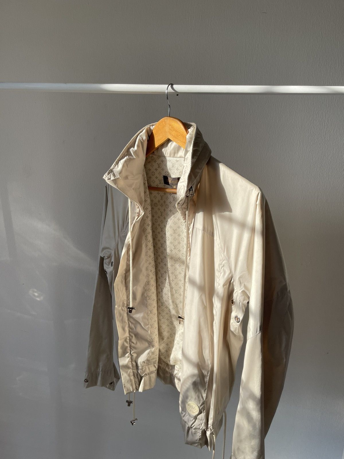 Louis Vuitton Louis Vuitton Monogram Linen Windbreaker Zip Hoodie Size US M / EU 48-50 / 2 - 3 Thumbnail