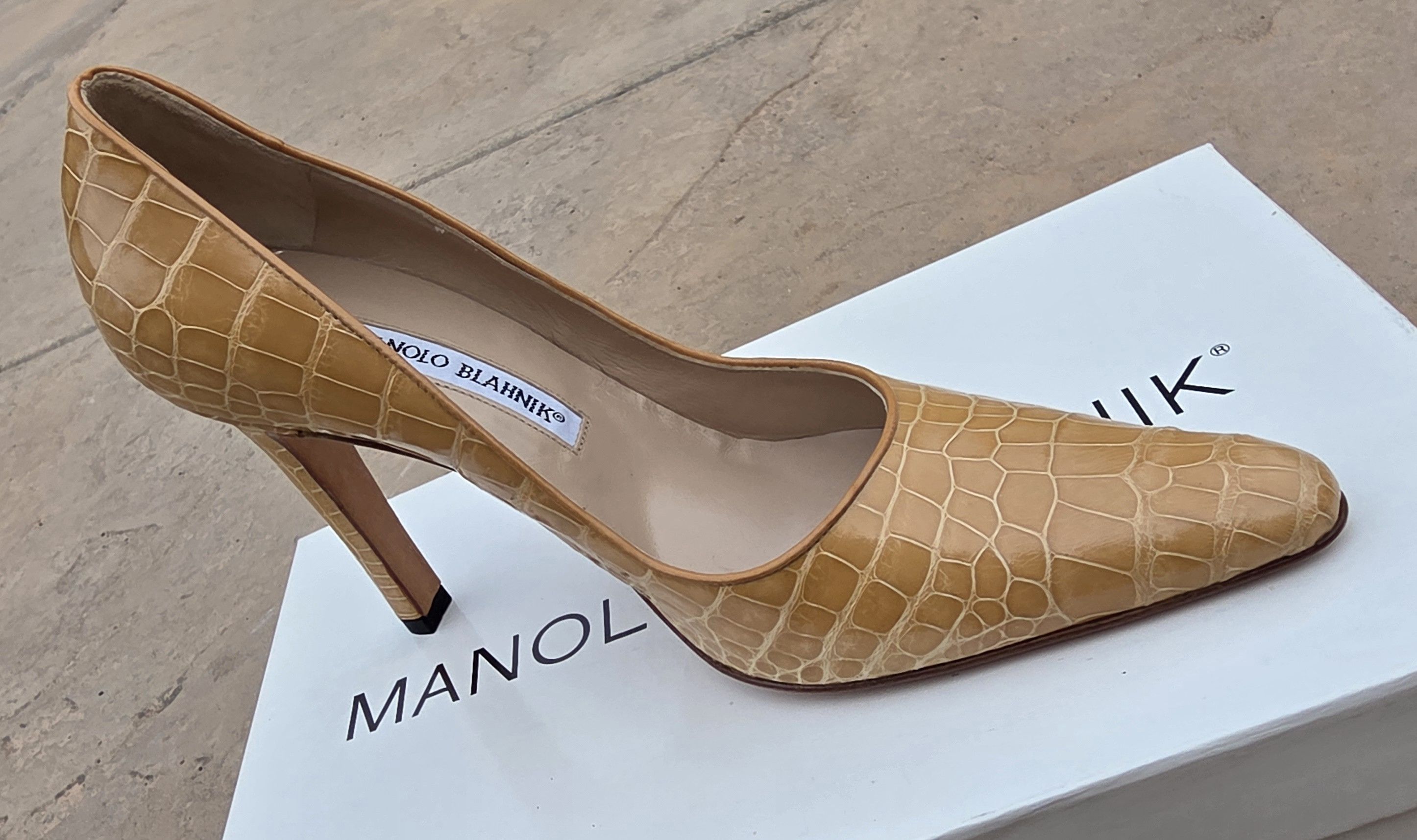 Manolo Blahnik Vintage Manolo Blahnik Blixa Pumps Alligator EU 37.5/US 7.5 Size US 7.5 / IT 37.5 - 8 Thumbnail