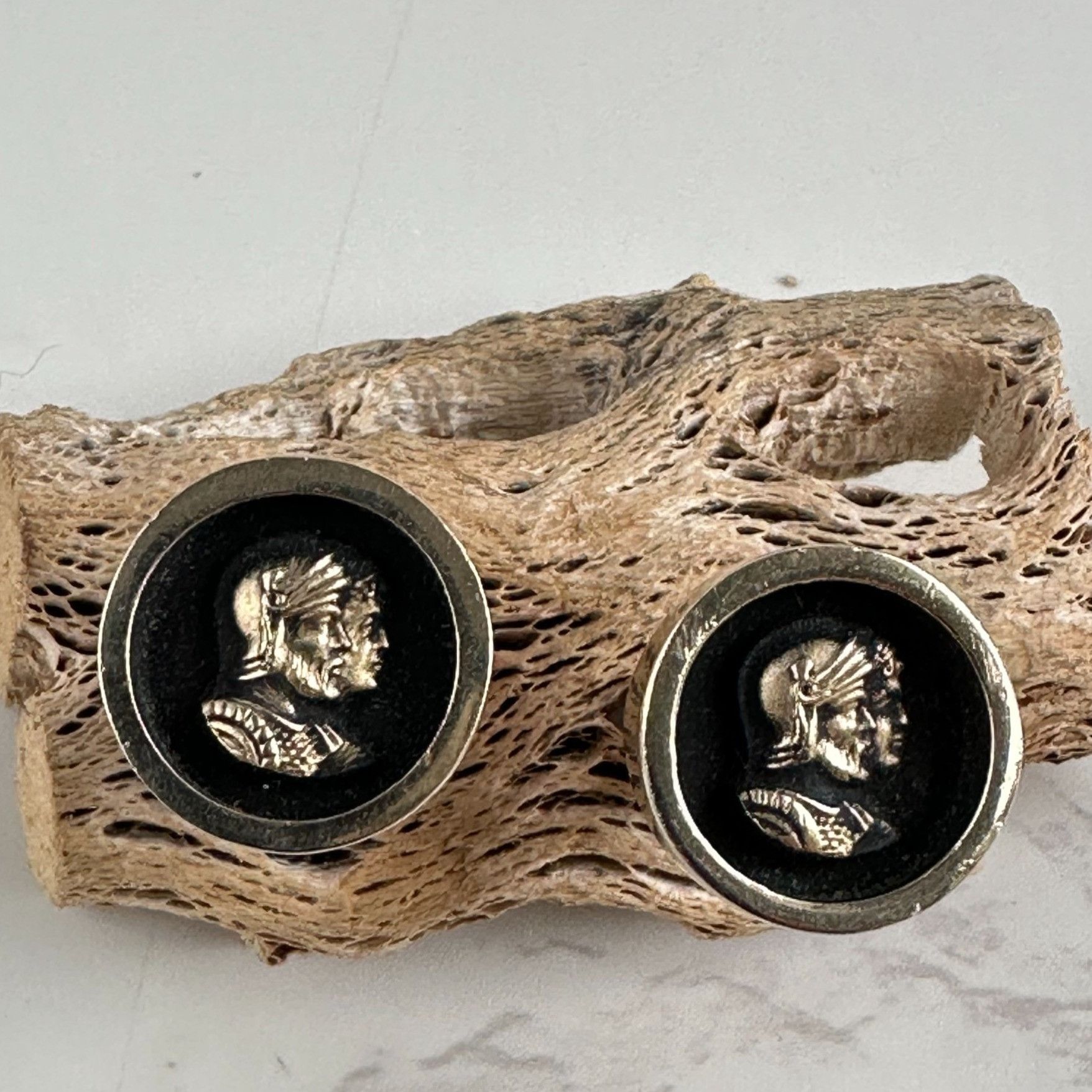 Vintage Gold and Black Warrior Profile Cufflinks, 1950s Pat Pend. Size ONE SIZE - 1 Thumbnail