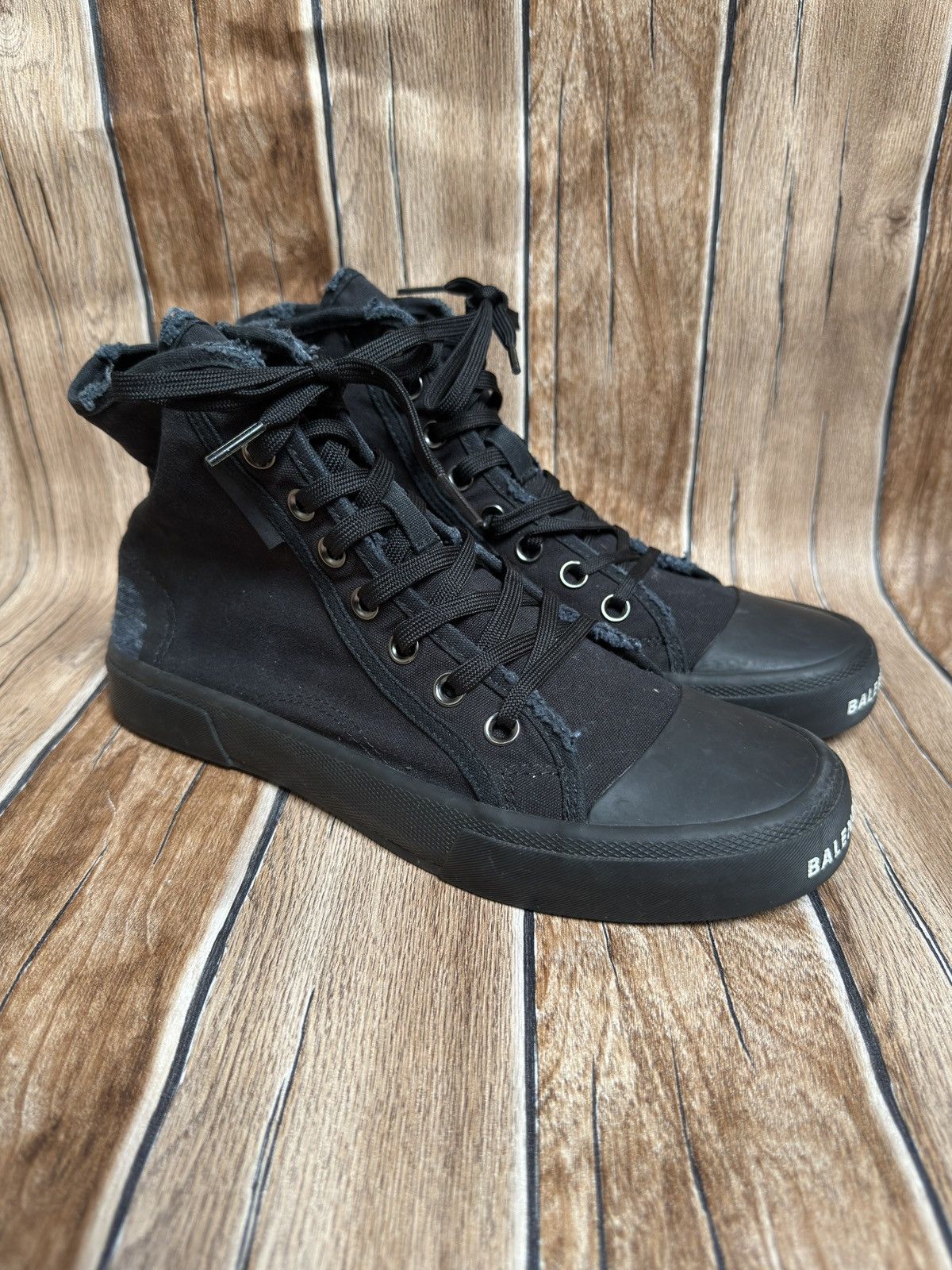 Balenciaga 🕷️🔥🔥distresa paris sneaker Size US 8 / EU 41 - 9 Thumbnail