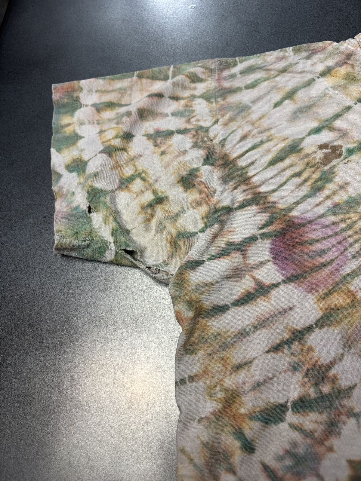 Vintage 1970s Tie Dye T-Shirt Vintage Thrashed Faded Distressed Swan Size US S / EU 44-46 / 1 - 10 Thumbnail