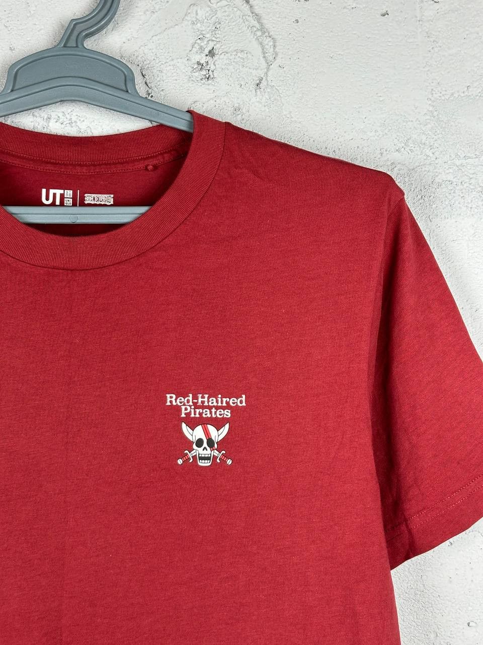 One Piece × Uniqlo Red Haired Pirates One Piece Uniqlo T Shirt Size US S / EU 44-46 / 1 - 5 Thumbnail