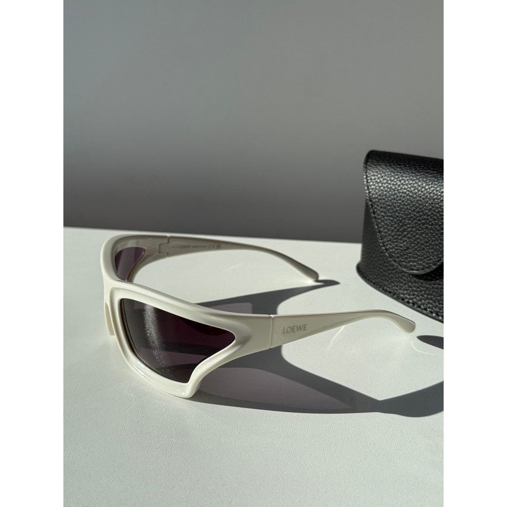 Loewe NEW Loewe LW40143I Paula's Ibiza Sunglasses in White Size ONE SIZE - 3 Thumbnail