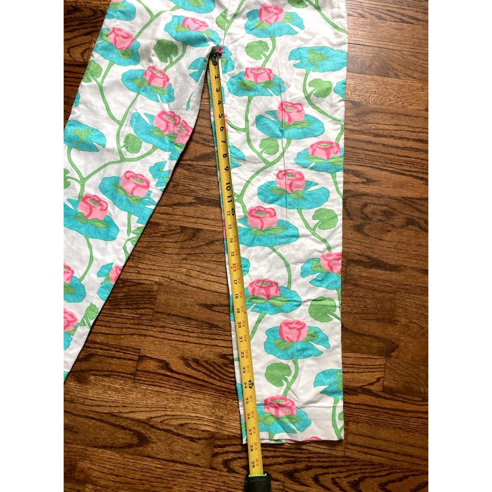 Lilly Pulitzer Lilly Pulitzer Pants Women's Linen Blend White Color Frogs Floral 26x28 Size 2 Ankle Beach Size 26" / US 2 / IT 38 - 4 Thumbnail