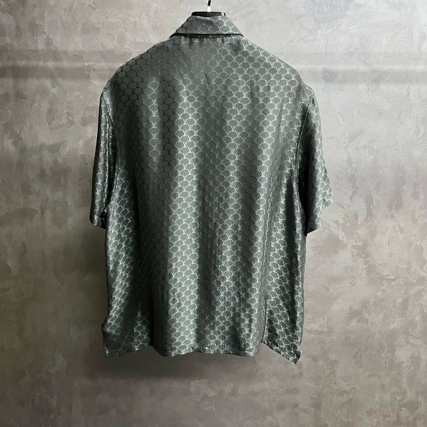 Louis Vuitton Louis Vuitton Gray Logo Jacquard Cuban Collar Shirt Size US L / EU 52-54 / 3 - 5 Thumbnail