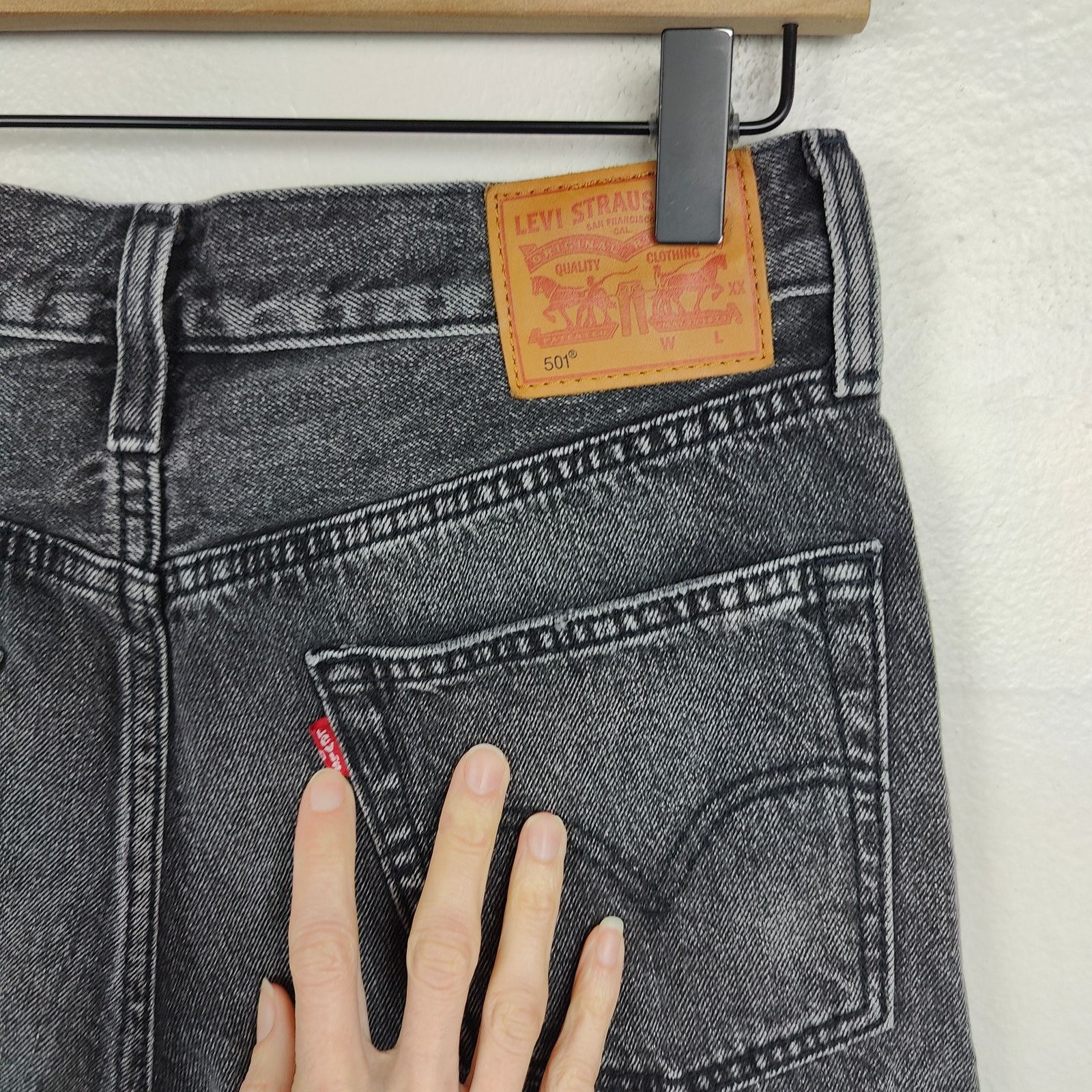 Levi's Levi's 501 Denim Shorts Womens 27 Trashed Black Button Fly Size 27" / US 4 / IT 40 - 4 Thumbnail