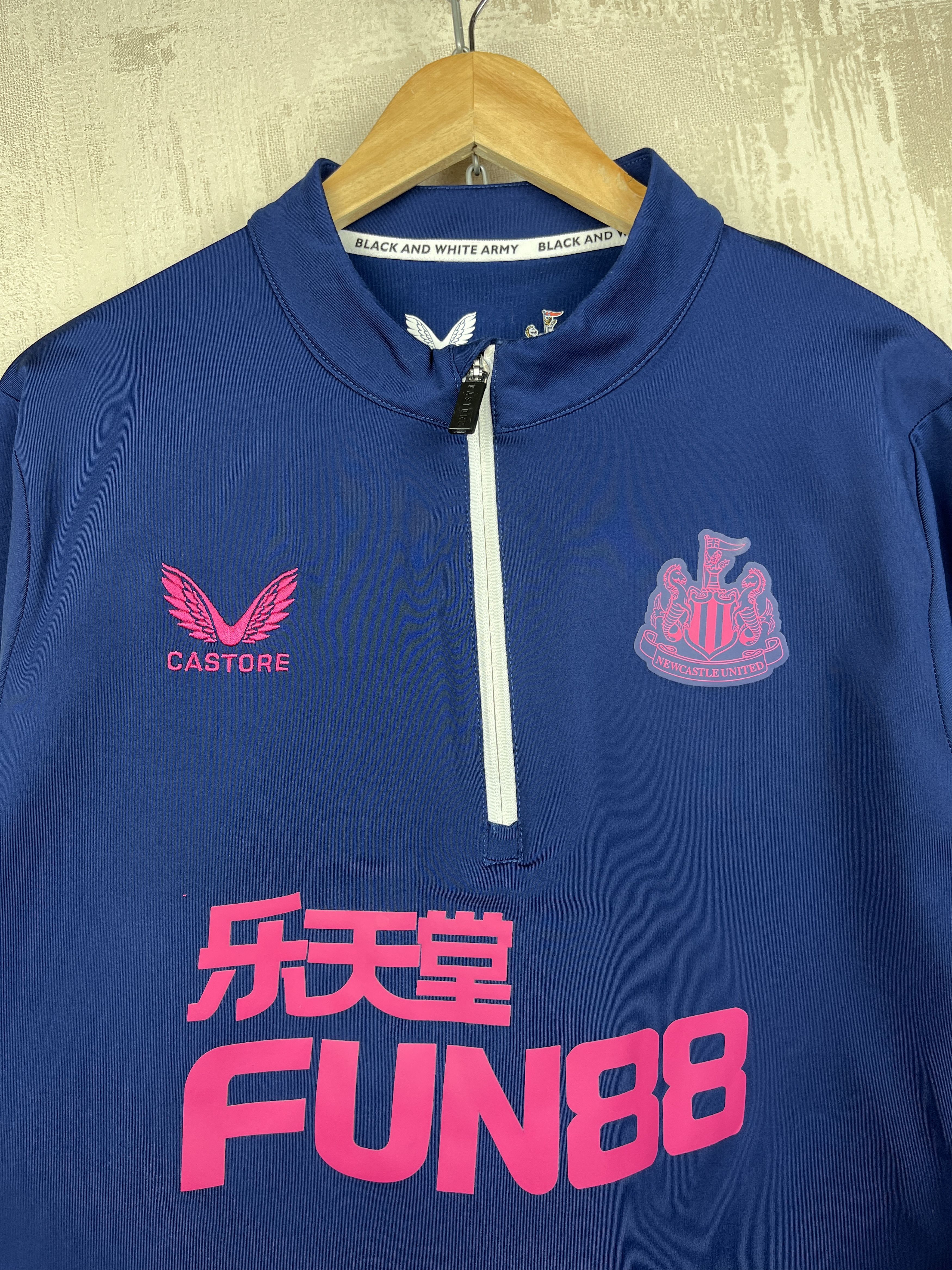 Other Castore Newcastle United Soccer 1/4 Zip Training Pullover Size US XL / EU 56 / 4 - 8 Thumbnail