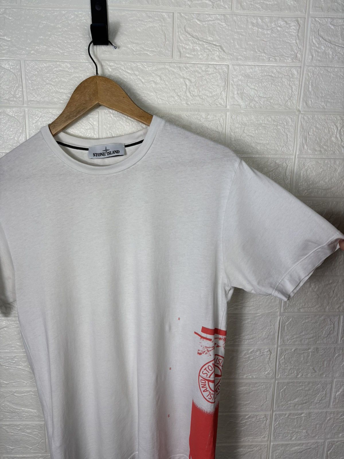 Stone Island Stone Island T-Shirt White Red Big Logo Size S Men’s Size US S / EU 44-46 / 1 - 9 Thumbnail