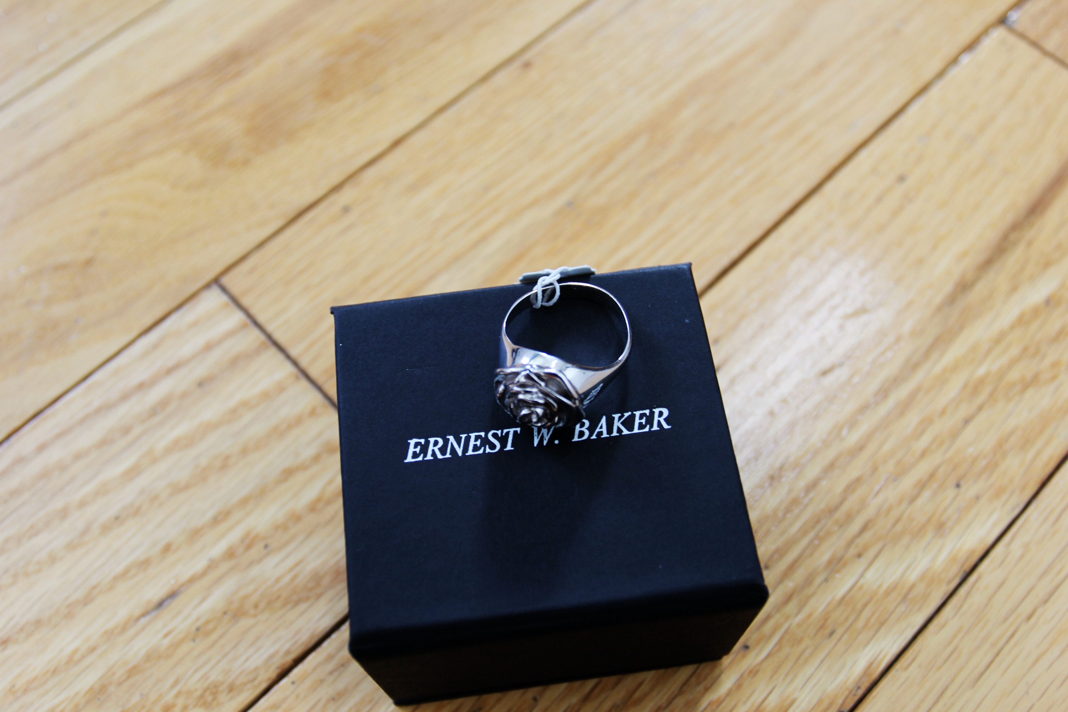 Ernest W. Baker BNWT AW24 ERNEST W. BAKER ROSE SIGNET RING L Size ONE SIZE - 2 Thumbnail