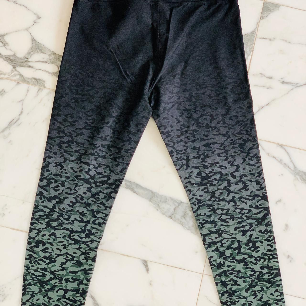 Calvin Klein Calvin Klein Performance Ombre camo leggings Size 30" / US 8 / IT 44 - 1 Thumbnail