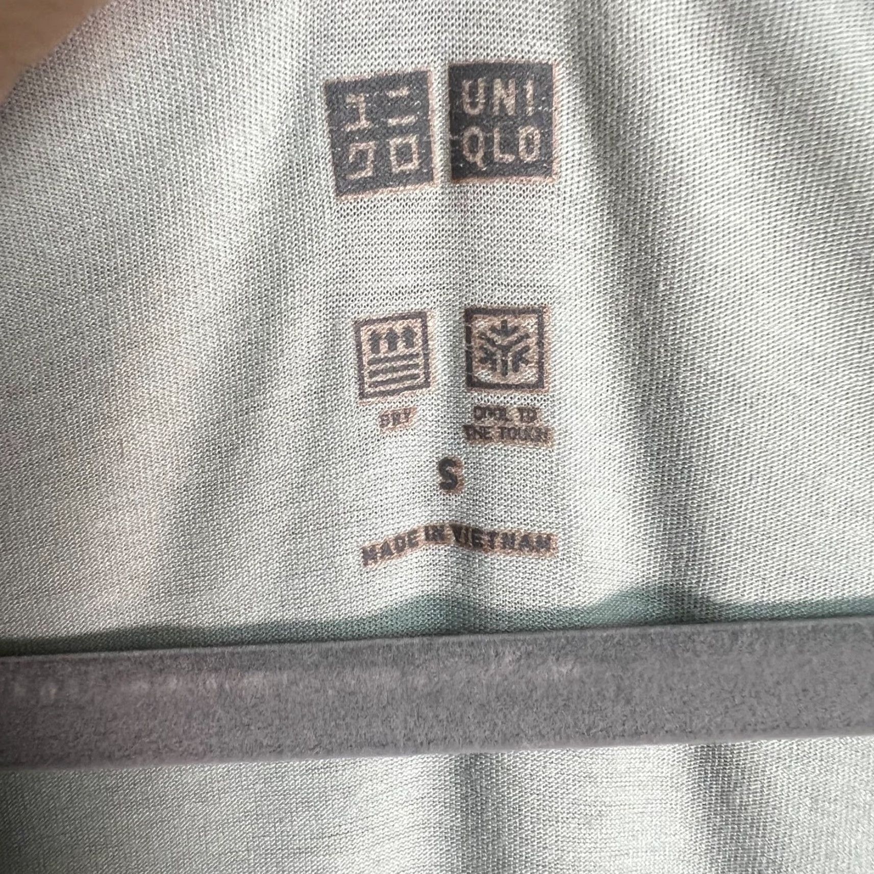 Uniqlo Uniqlo T-Shirt Small Light Green Short Sleeve Athletic Womens Size S / US 4 / IT 40 - 3 Thumbnail
