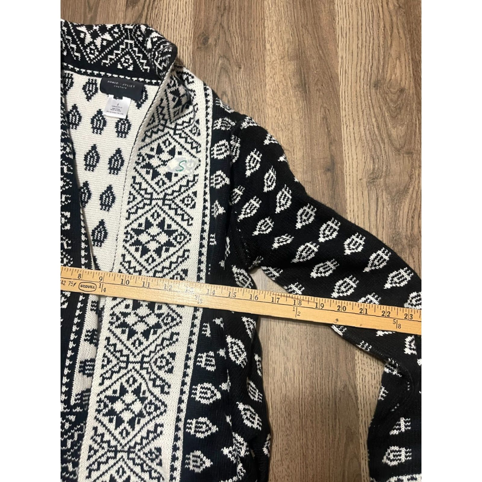 Vintage Romeo + Juliet Sweater, Women's Size Small, Black White Print Allover Cardigan Size S / US 4 / IT 40 - 5 Thumbnail