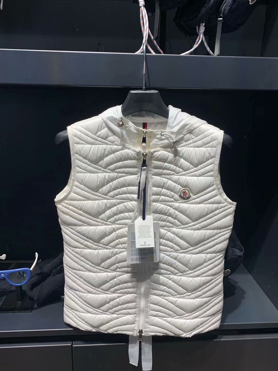 Moncler Moncler White Down Vest Size M / US 6-8 / IT 42-44 - 1 Thumbnail