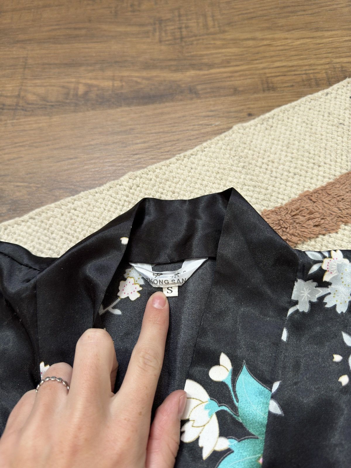 Vintage VINTAGE JAPANESE SAKURA BATHROBE / ROBE / KIMONO Size S / US 4 / IT 40 - 3 Thumbnail