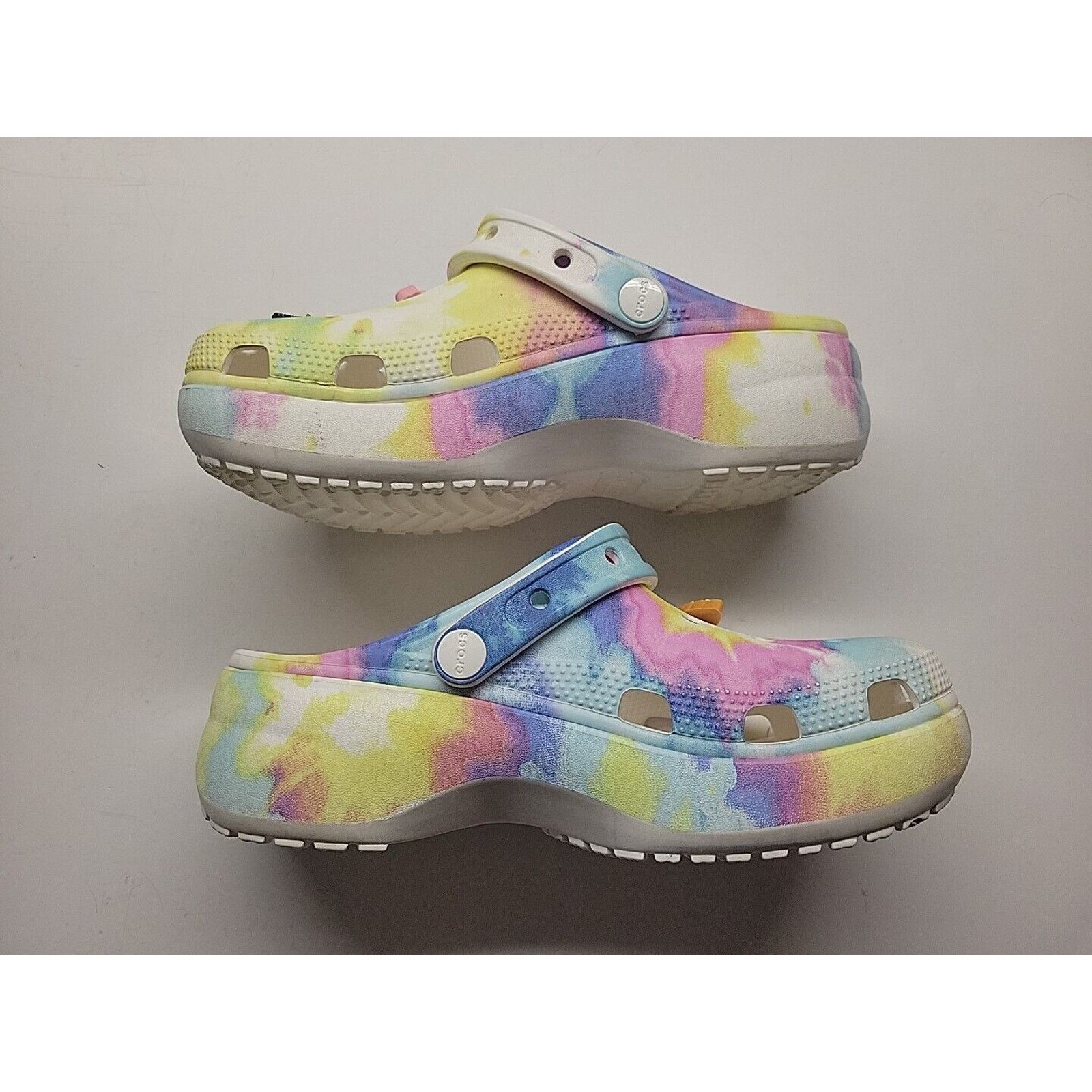 Crocs Crocs Classic Iconic Comfort Tie Dye Clogs Sz 7 Paris Charms Size US 7 / IT 37 - 2 Thumbnail
