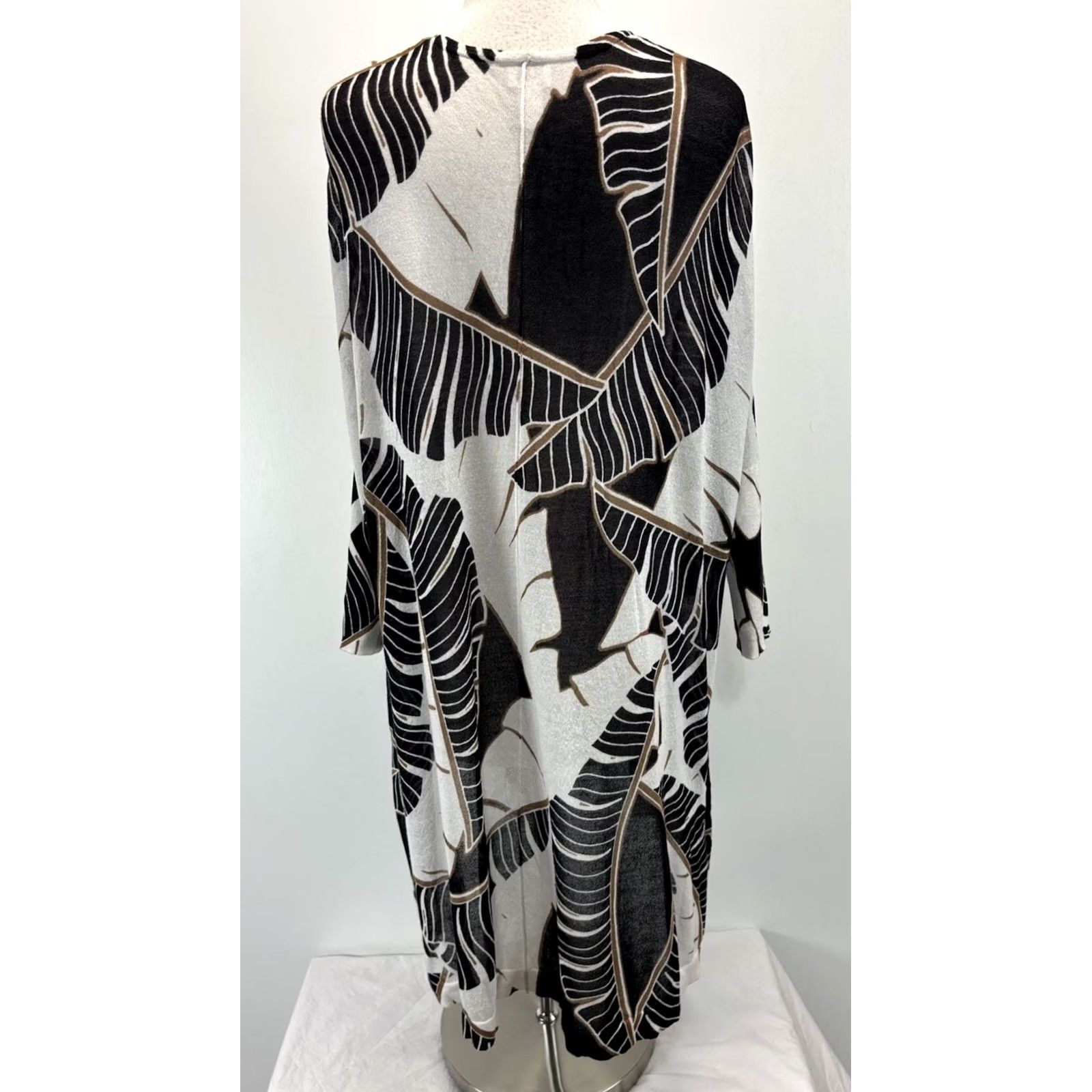Vintage Chicos Cardigan Sweater Women’s M Lightweight Open Front Tropical Palm Print Dolman Sleeve Cream Black 3/4 Sleeve Knit Rayon Blend Size M / US 6-8 / IT 42-44 - 3 Thumbnail