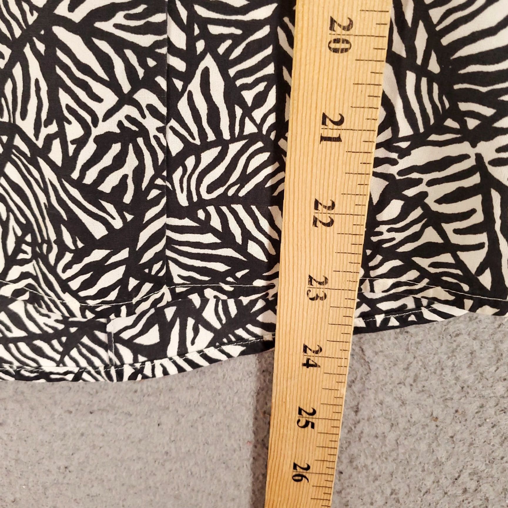 Vintage VINTAGE No Iron Chico's Shirt Womens Medium Black White Zebra Print Button Up Chicos 1S World? Size M / US 6-8 / IT 42-44 - 3 Thumbnail
